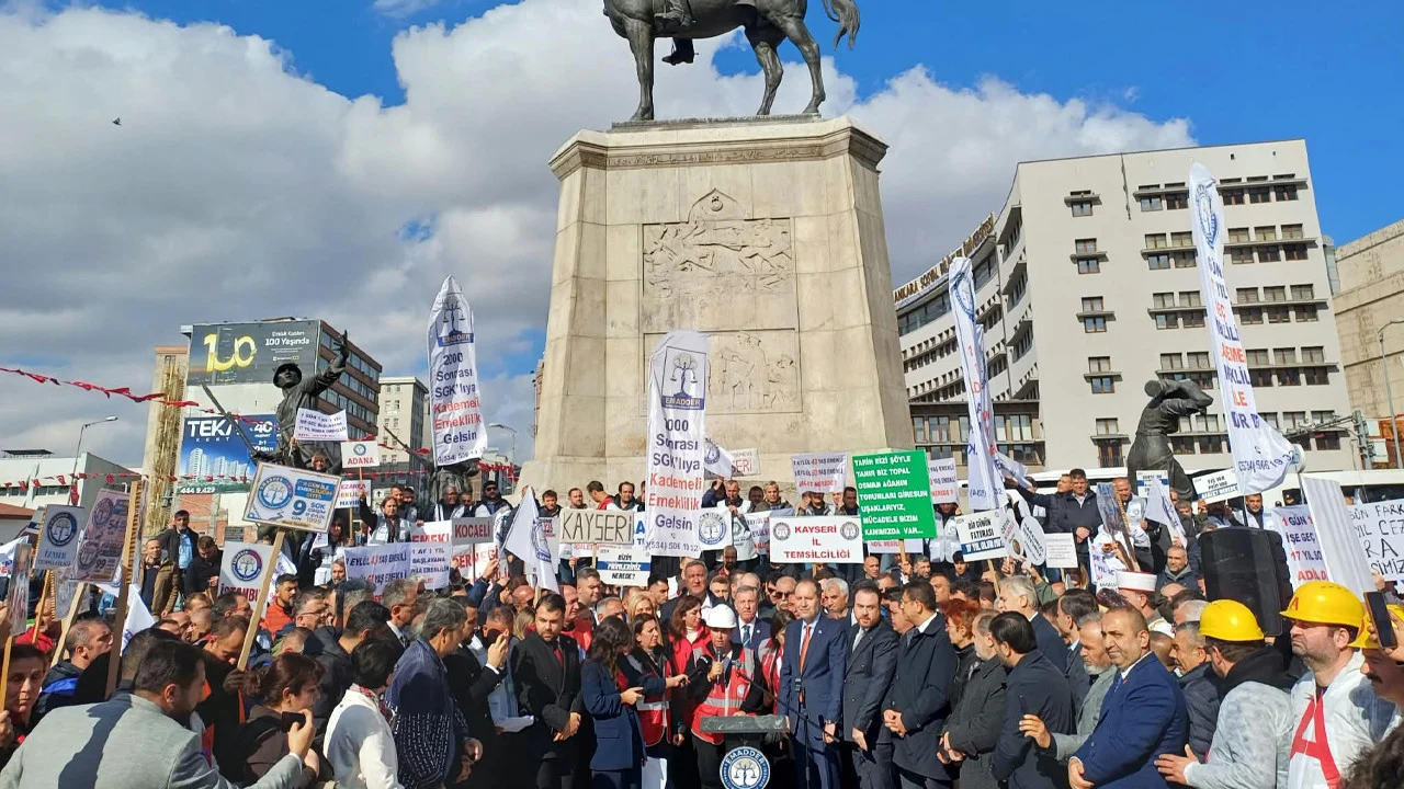 Emeklilikte kademe bekleyenler Ankara’da basın açıklaması düzenledi