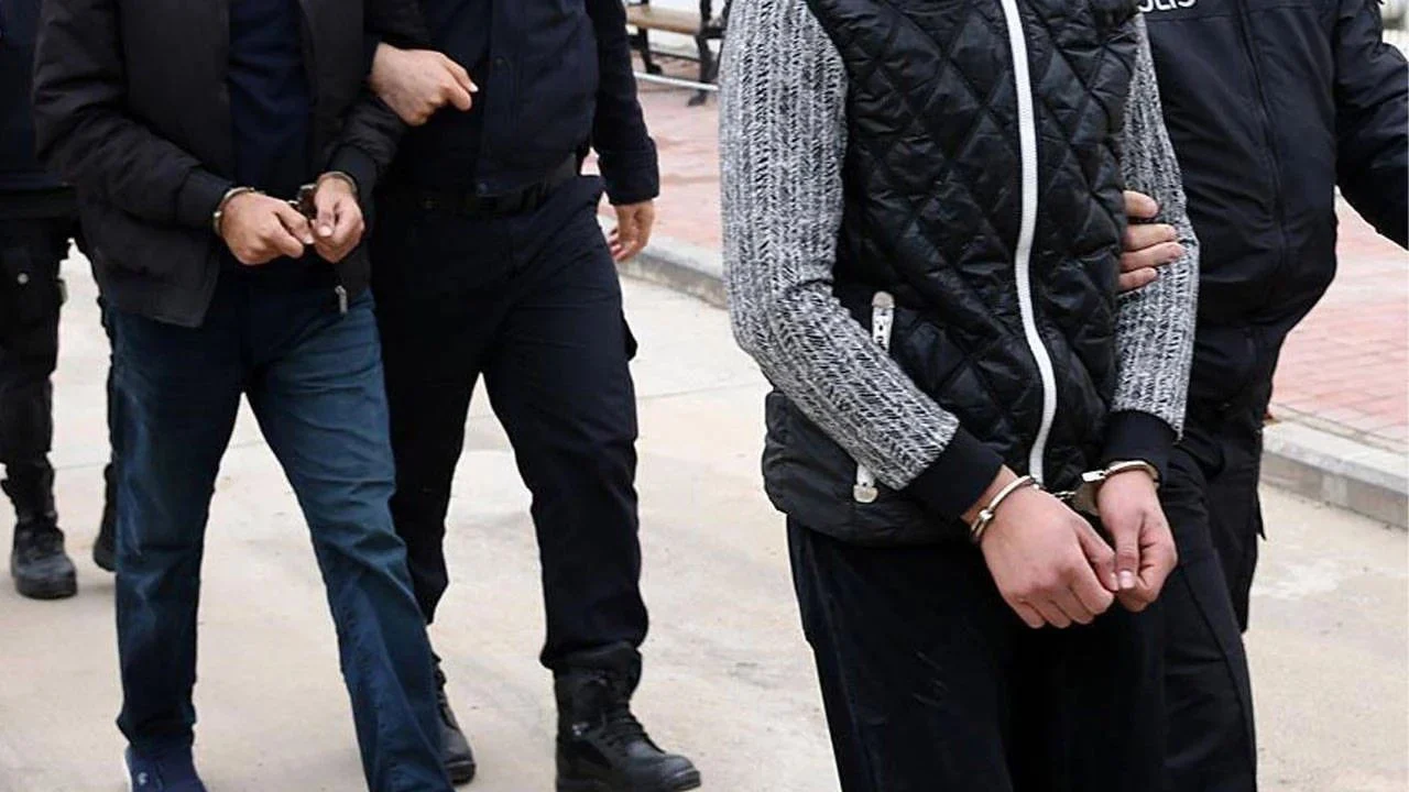 Diyarbakır’da eş zamanlı silah operasyonu: 13 şüpheli yakalandı