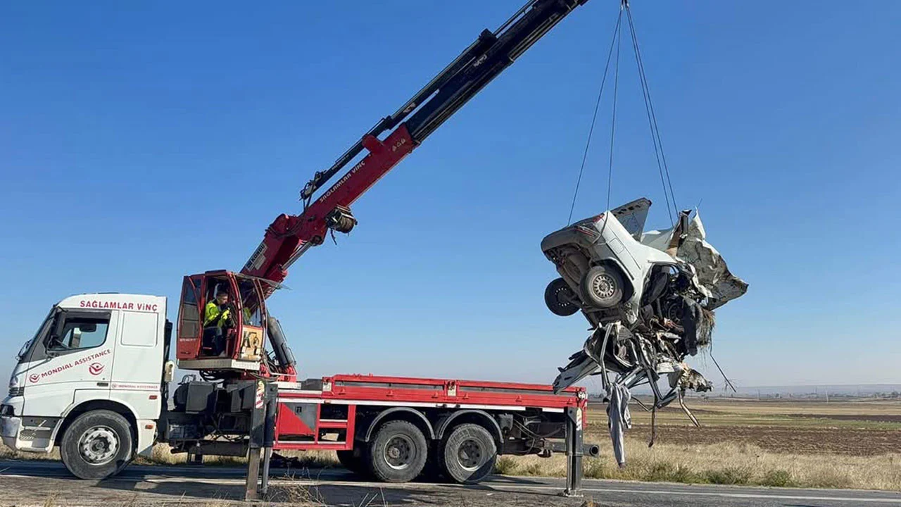 Afyonkarahisar’da iki otomobil çarpıştı: 4 ölü: 4 yaralı