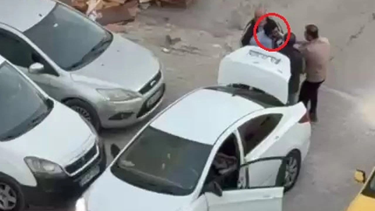 Çevredekilere aldırış etmediler güpegündüz adam kaçırdılar