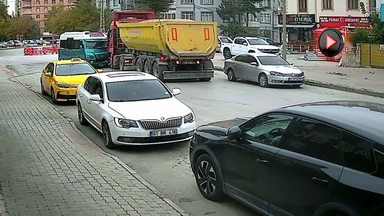 Konya’da yolcu minibüsü ile hafriyat kamyonu çarpıştı: 10 yaralı