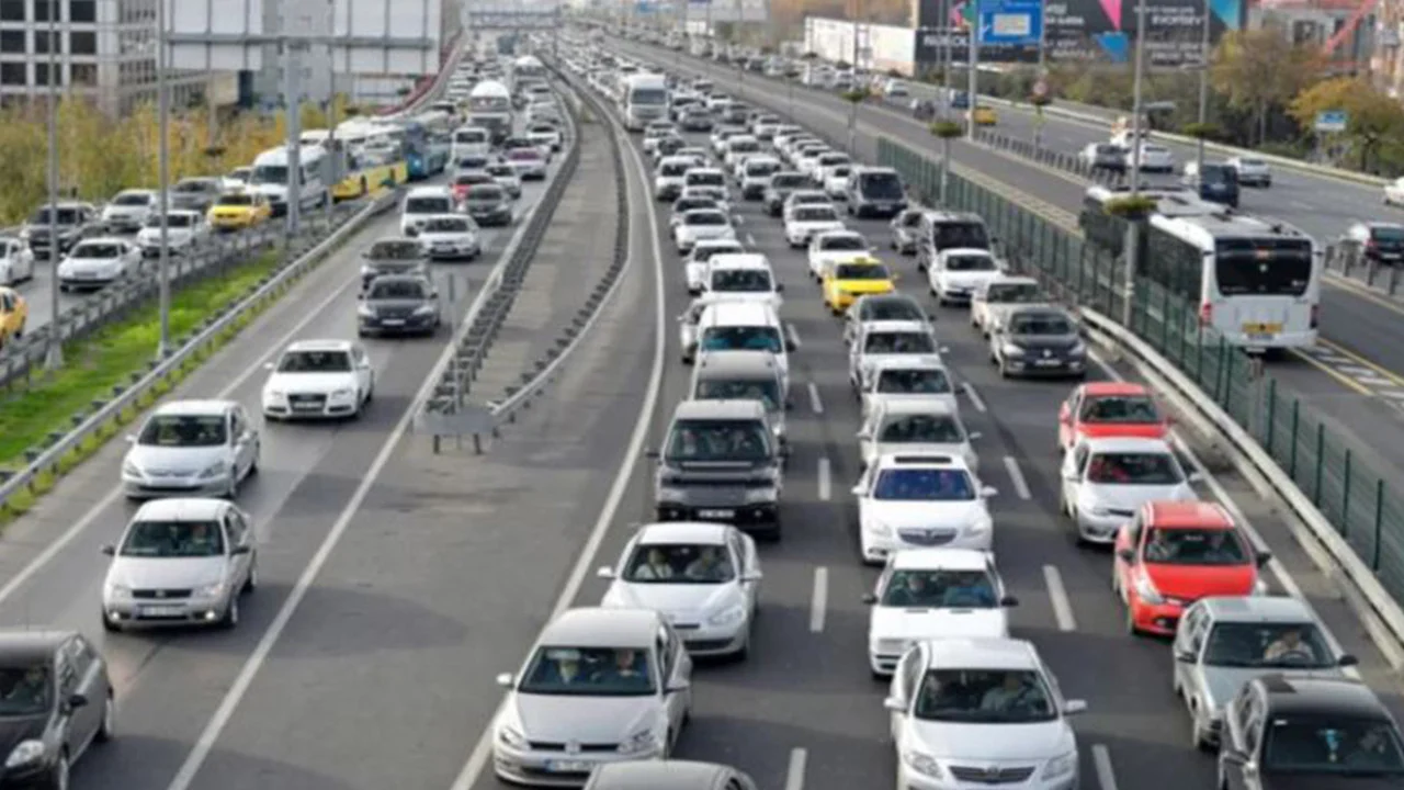 İstanbul’da 50 gün sürecek trafik düzenlemesi: D-100’de şerit daraltılacak