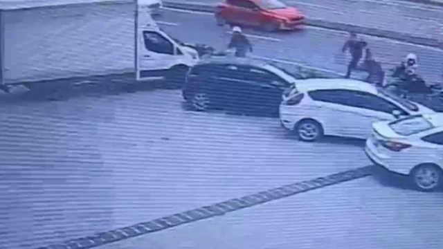 İstanbul’da polis ekiplerinden kaçan şahsın üzerinden uyuşturucu çıktı