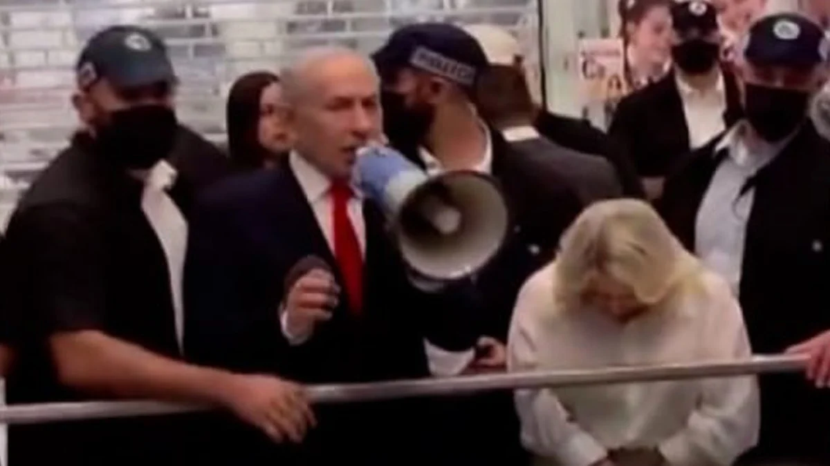 Binyamin Netanyahu megafonu eline aldı, partisi için AVM’dekilerden oy istedi