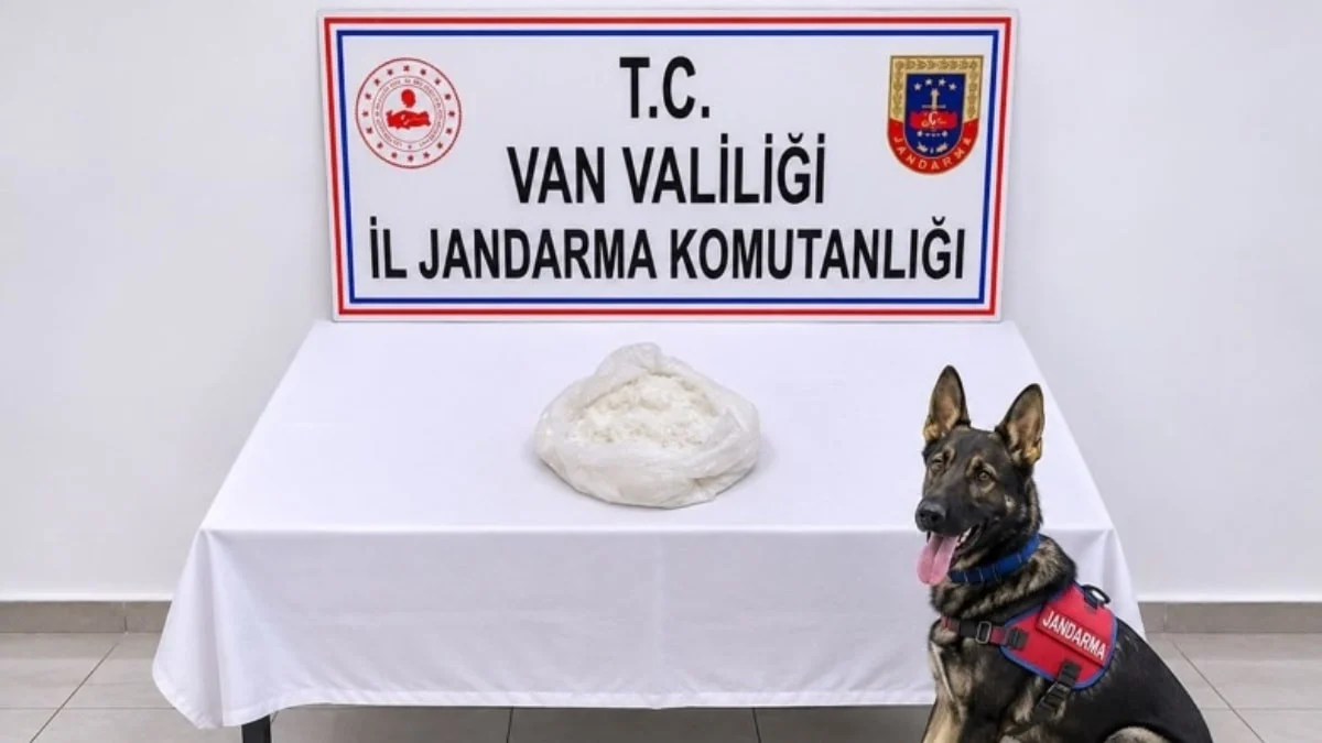 Van’da yolcunun çantasında 1 kilo metamfetamin ele geçirildi