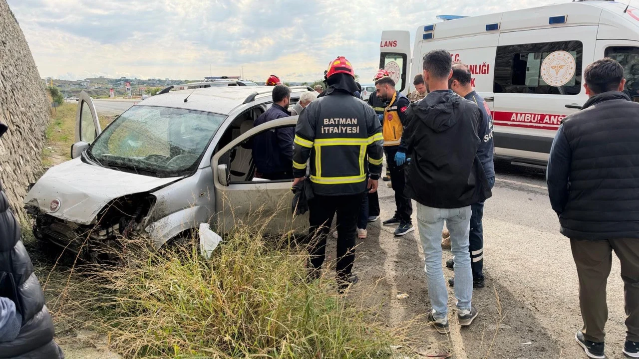 Batman’da otomobilin duvara çarpması sonucu 2 kişi yaralandı